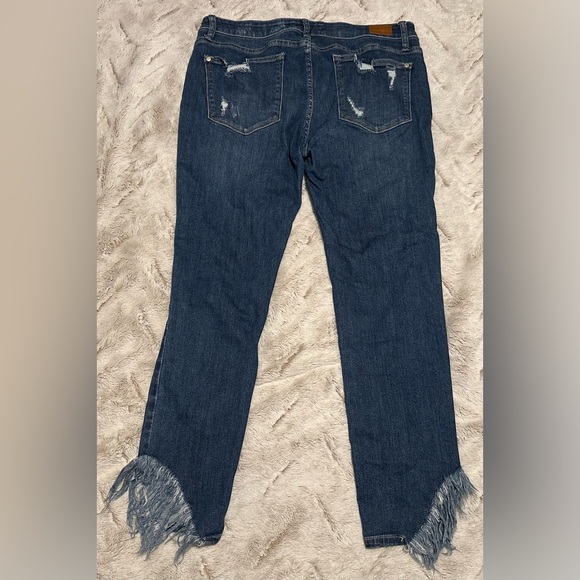 Judy Blue Distressed Frayed Hem Skinny Jeans Size 13/31 - Picture 10 of 13